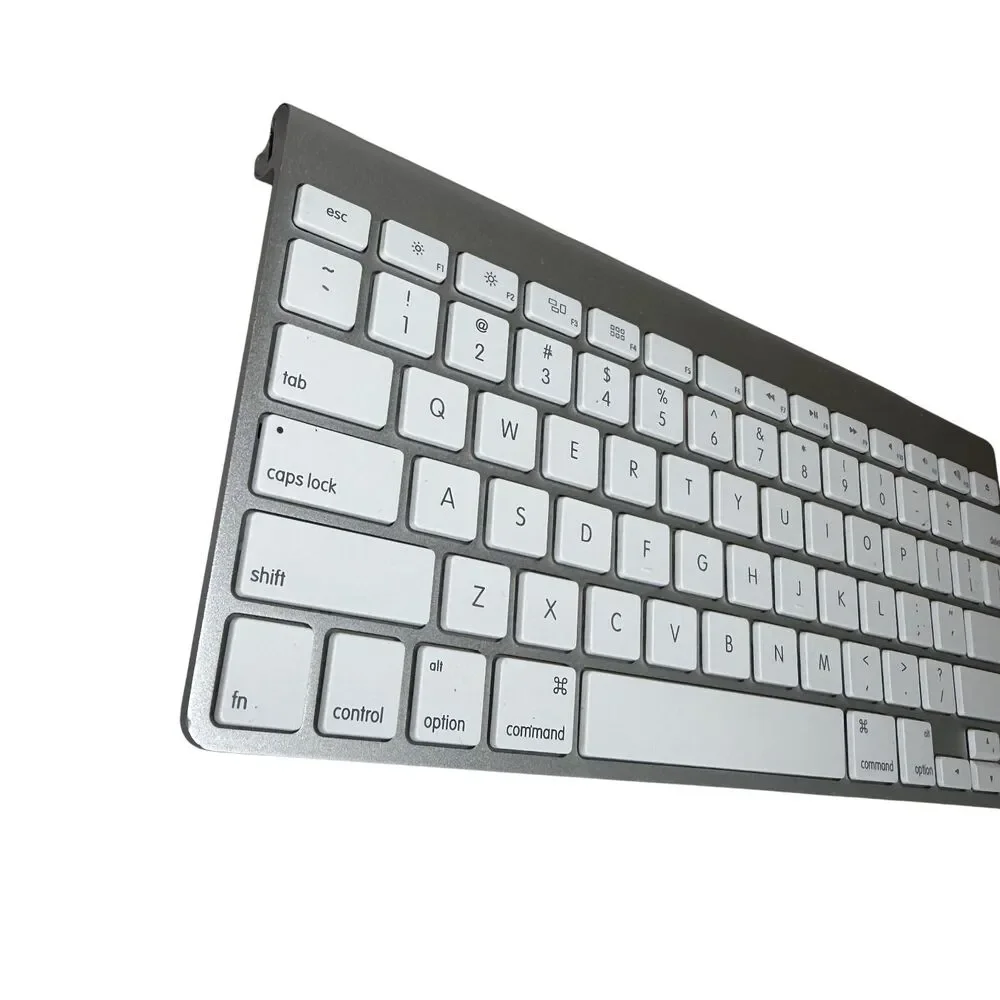 Apple A1314 MC184LL/A Wireless Bluetooth Keyboard OEM Tested Working Silver